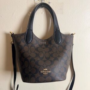 Coach Hanna bucket bag in signature canvas